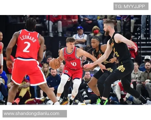 快船与勇士激战正酣文字直播全程回顾精彩瞬间与球员表现分析