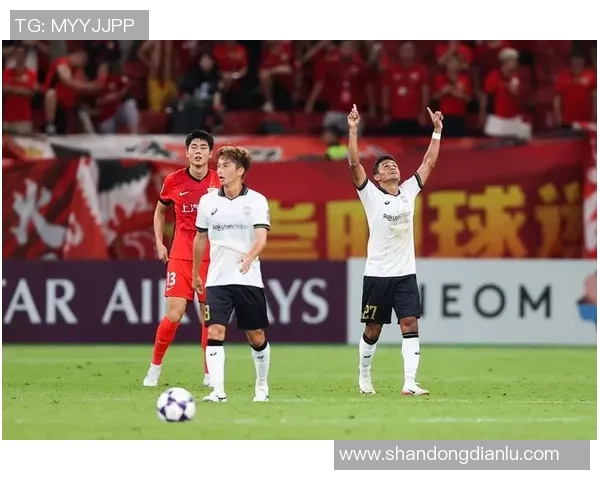 神户胜利船迎战水原球队激情对决展现足球魅力与团队精神